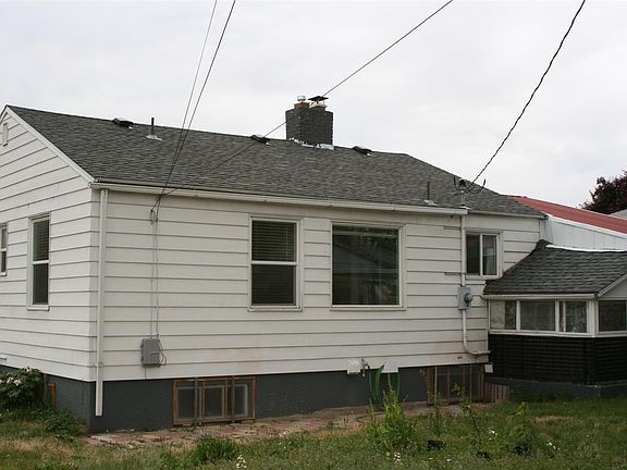 3rd image of 227 E Heroy Ave