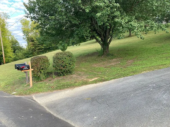 536 Jim Elliott Rd, Johnson City, TN 37601