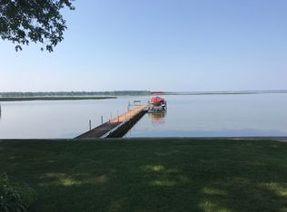 338 W Wallrich Rd, Cecil, WI 54111