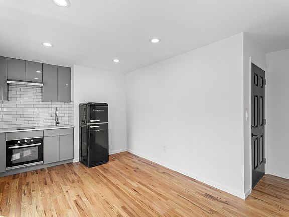 2nd image of 695 Summit Ave #2A