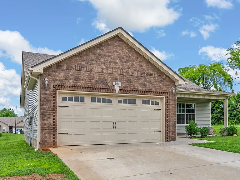 401 Irish Hills Dr — Photo 2