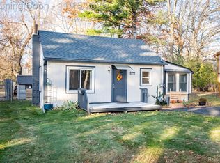 8370 Arlis St, Commerce Township, MI 48382