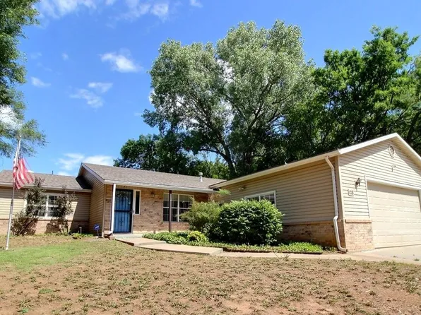 1218 N Wild Turkey Dr, Derby, KS 67037