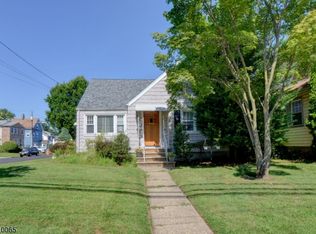 438 W 5th Ave, Roselle, NJ 07203