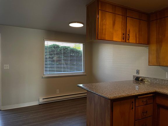 4th image of 5136 N Pearl St #2