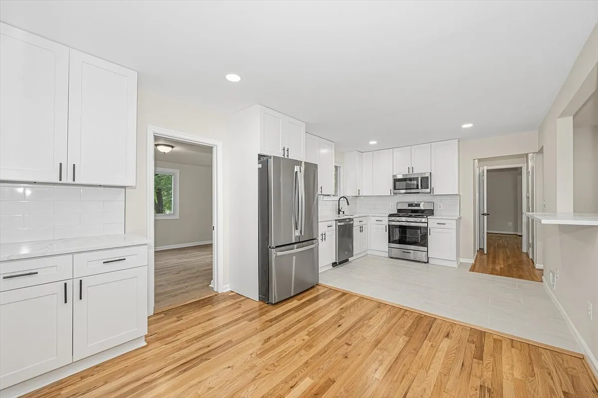6 bed, 2550 sqft, $4,750 — Photo 1