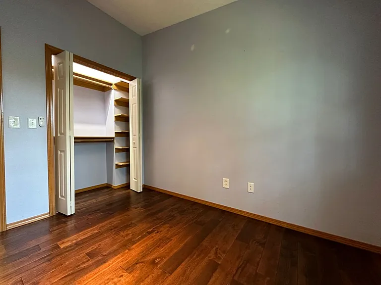 401 Park Creek Ct — Photo 11