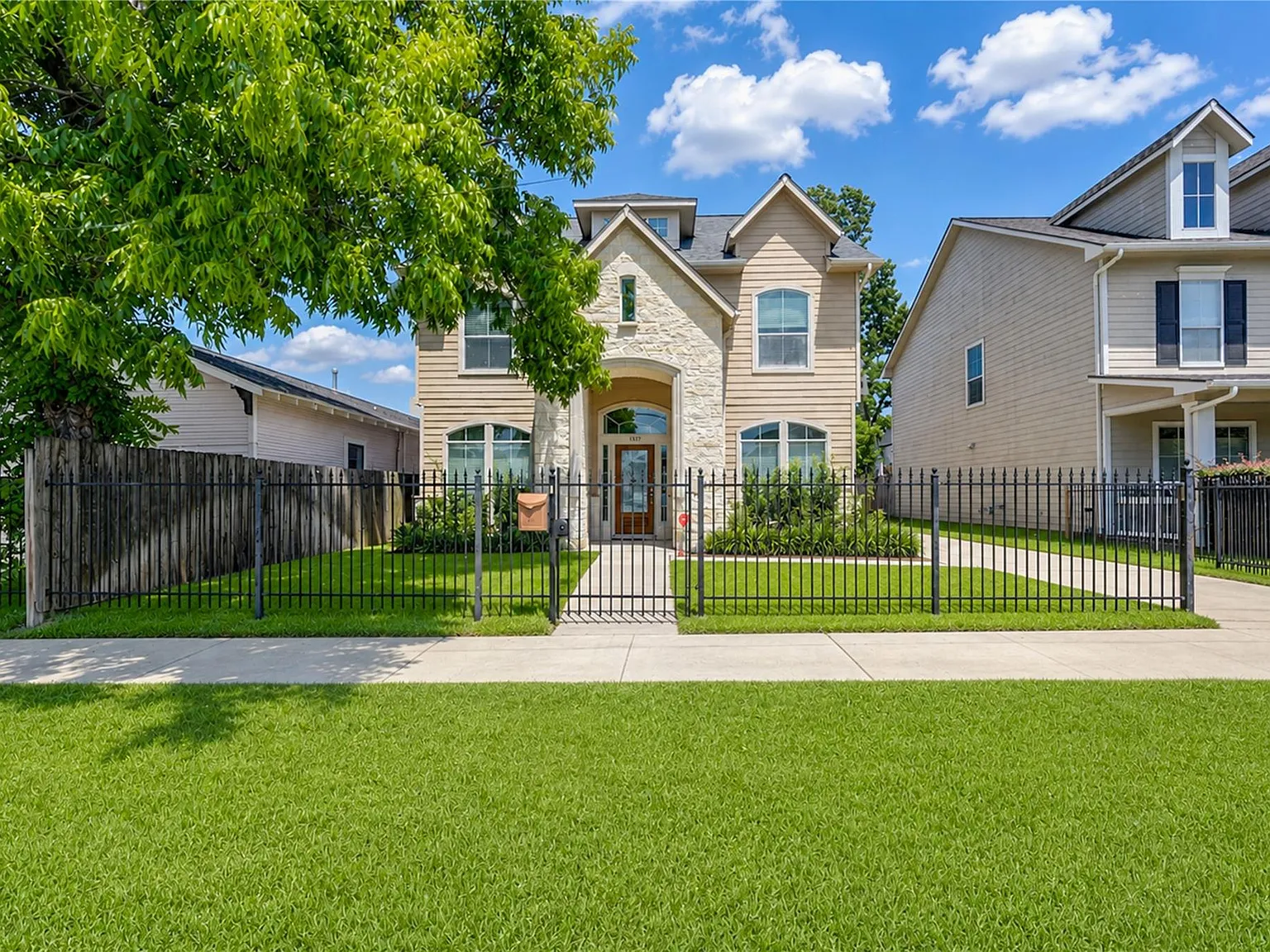 3 bed, 3.5 bath, 2980 sqft, $7,000 — Photo 2