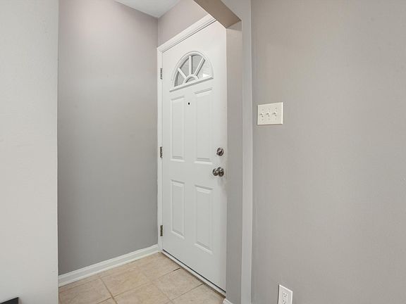 5th image of 2524 N Wilson Ave