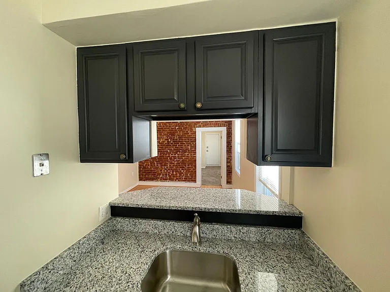 723 S Bond St #2R — Photo 8