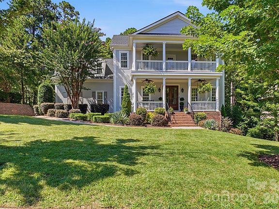 2nd image of 2075 Lake Forest Dr