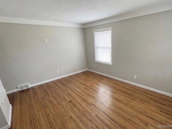 3rd image of 18418 Edinborough Rd