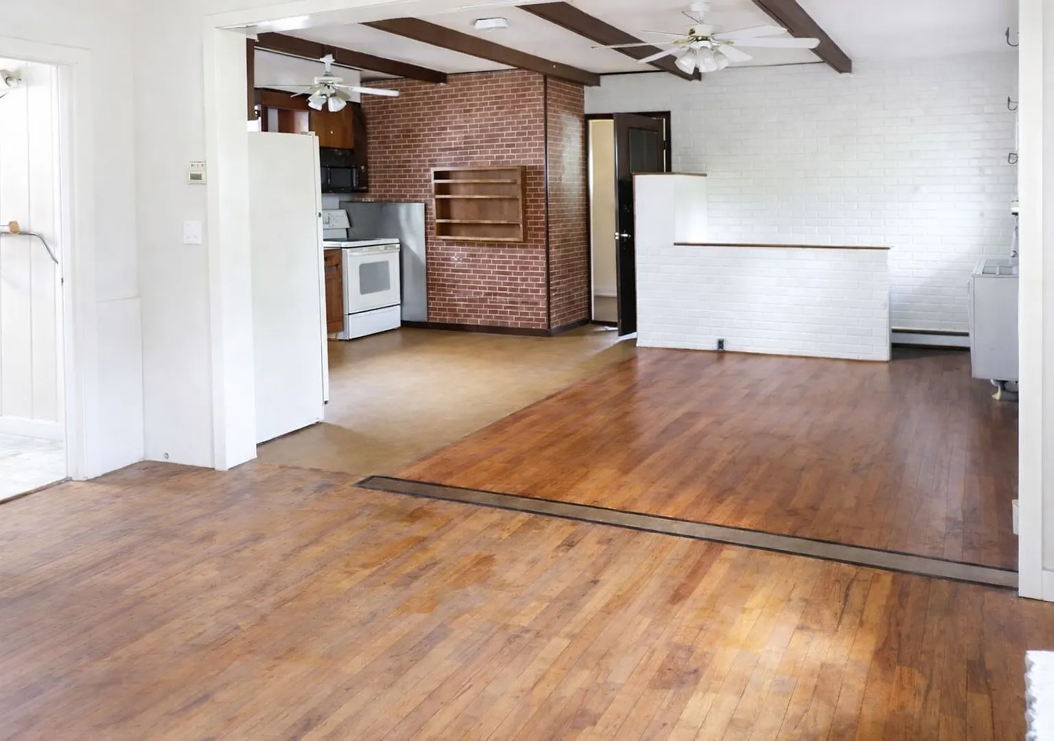Spacious 5-Bedroom, 4-Bathroom Home 1 Month Free Rent ( 10 Walnut St) — Photo 2