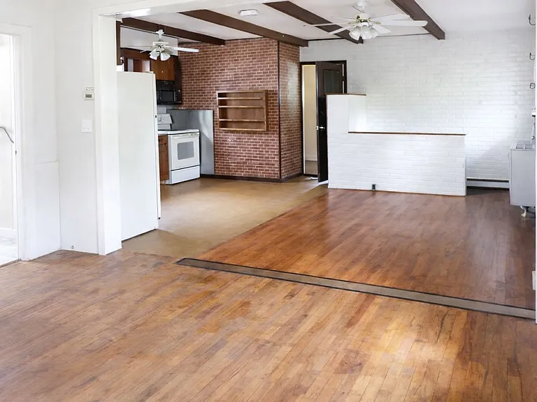 10 Walnut St — Photo 2