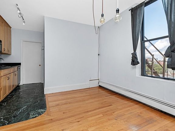 4th image of 362 Commonwealth Ave APT 6E