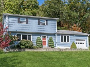 19 Vivian Ln, Chester, NY 10918