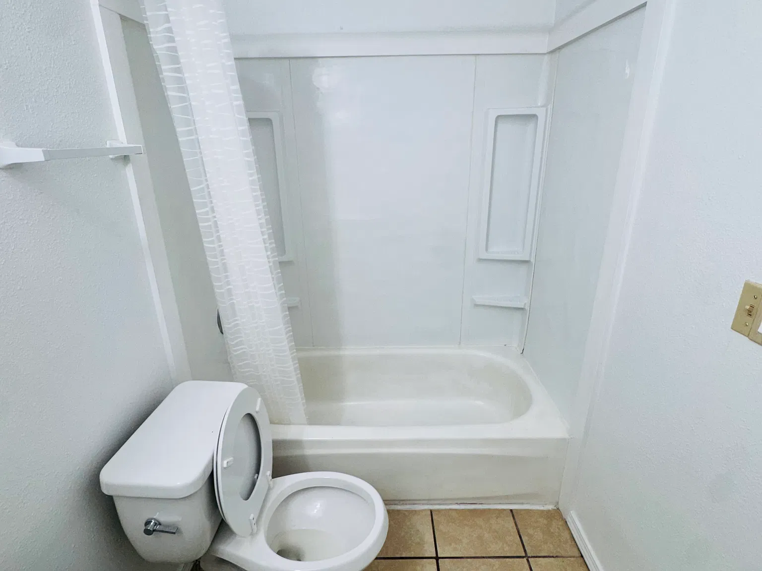 2 bed, 1.5 bath, 866 sqft, $1,800 — Photo 3