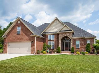 8060 Fox Glove Dr, Ooltewah, TN 37363