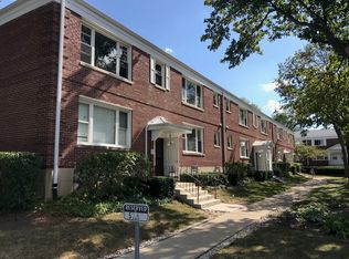 1149 Deerfield Rd APT B, Deerfield, IL 60015