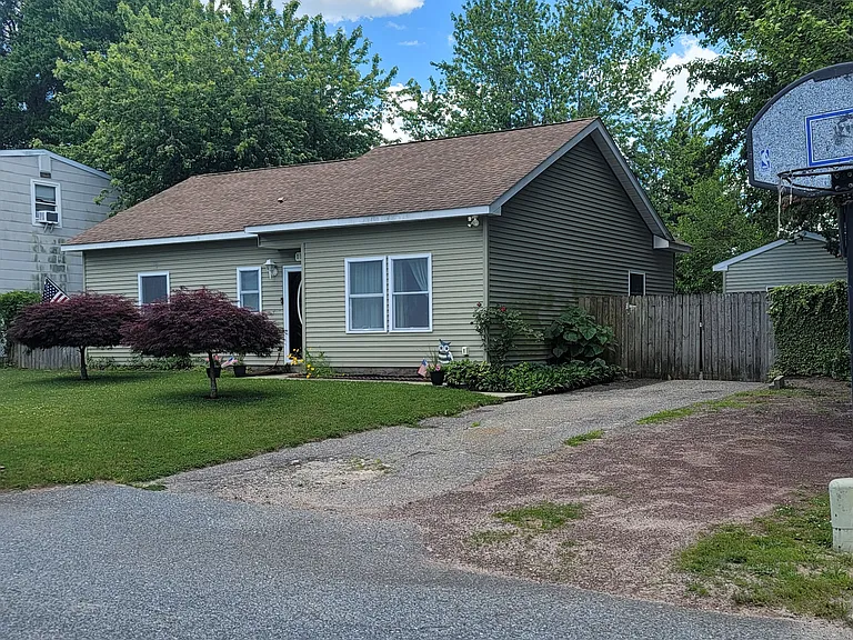 119 Seneca Lake Dr — Photo 3