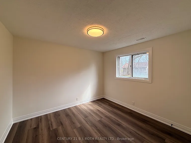 48 King St — Photo 15