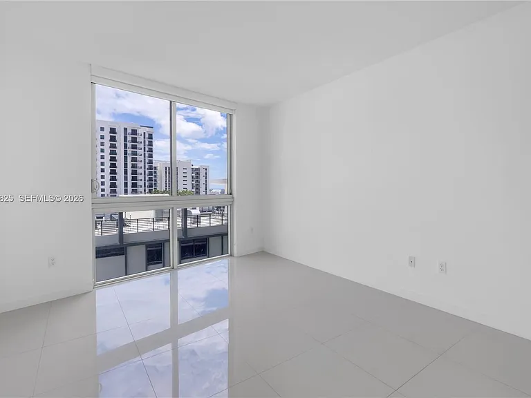 1010 SW 2nd Ave #1003 — Photo 11