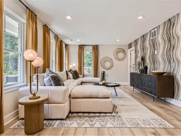 10667 Millport St, White Plains, MD 20695