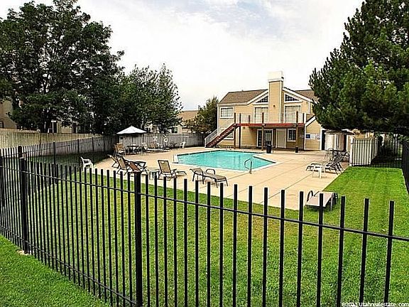 Community pool