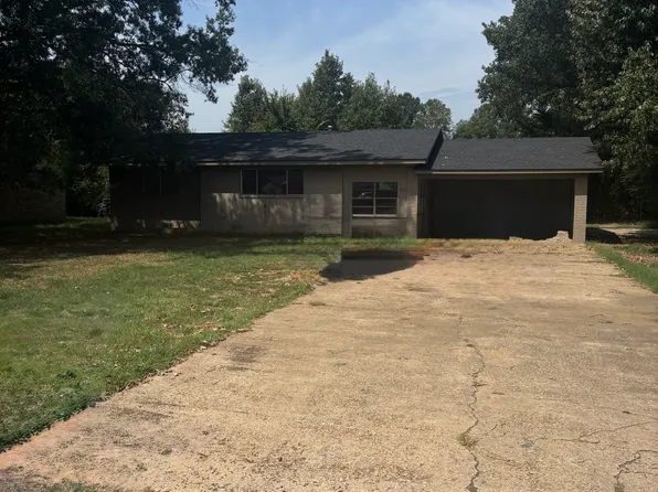 306 Tyler Rd, Russellville, AR 72802