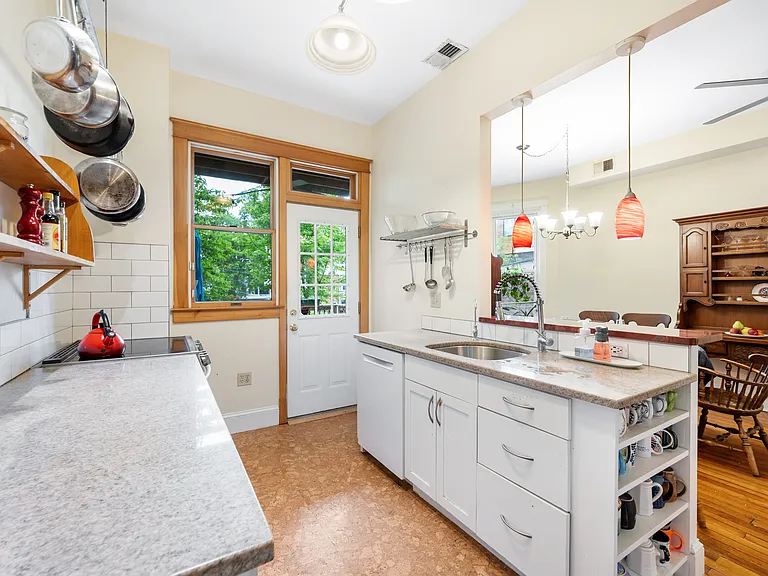 1722 Kilbourne Pl NW — Photo 6
