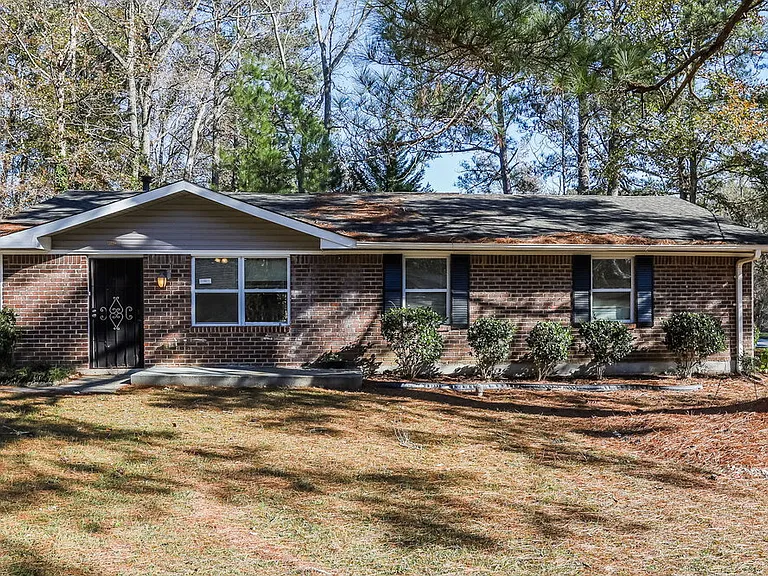 2410 Ozark Trl SW — Photo 1