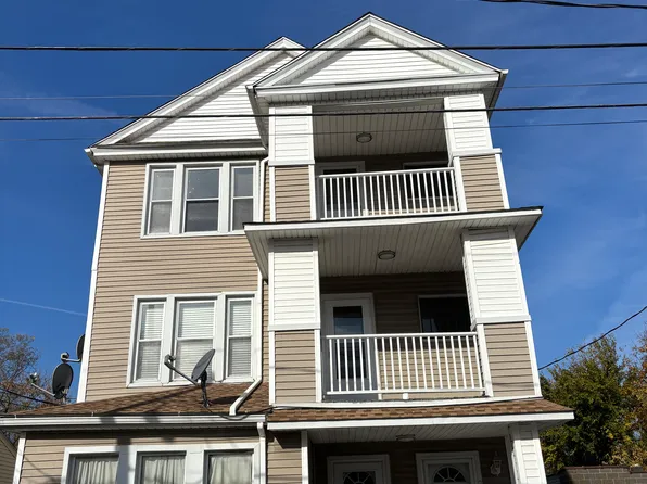 22 Knoll St #3, Waterbury, CT 06705