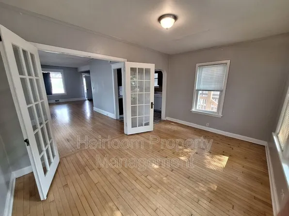 2114 E 4th St, Duluth, MN 55812