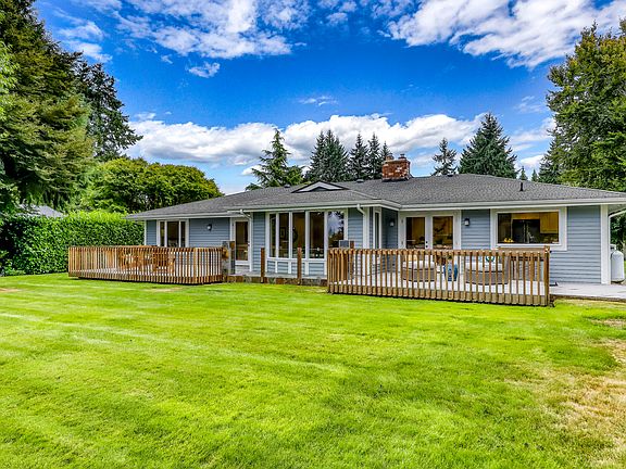 All one level living on a large lot on the 1st of hole of Meadowmeer Golf and Country Club.