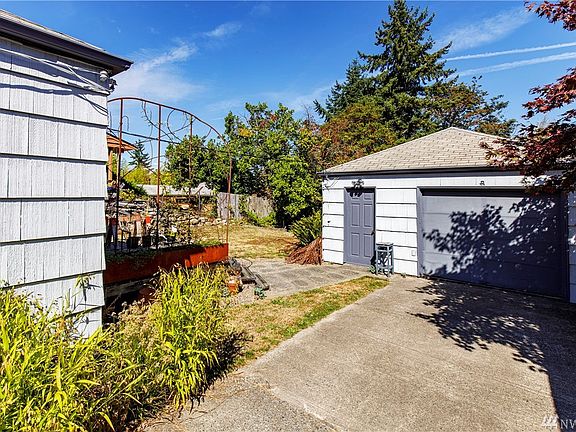 3rd image of 12244 16th Ave S
