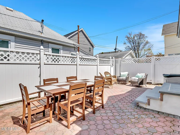 320 Ocean Park Ave — Photo 27
