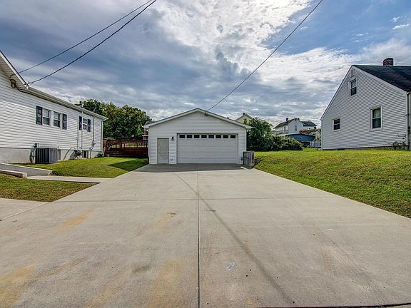 4th image of 336 Bowman St