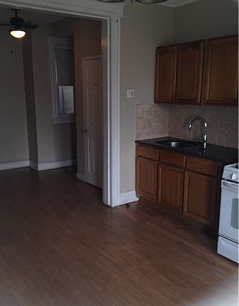 4th image of 692 Summit Ave APT 3