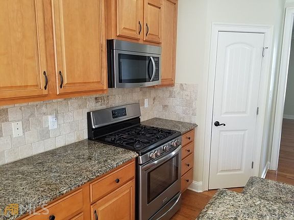 4th image of 407 Lexington Vlg