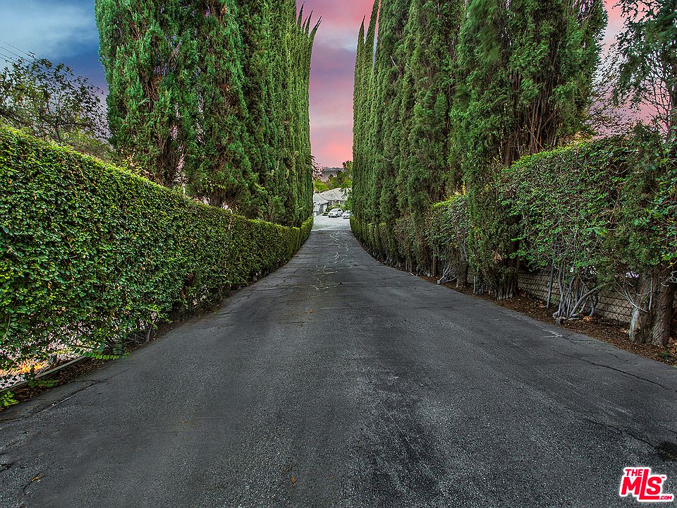 1st image of 4844 Brewster Dr