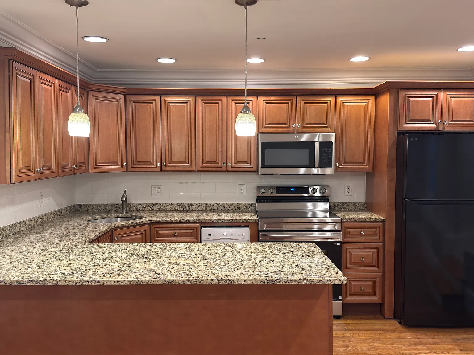 1 bed, 468 sqft, $1,950 — Photo 1