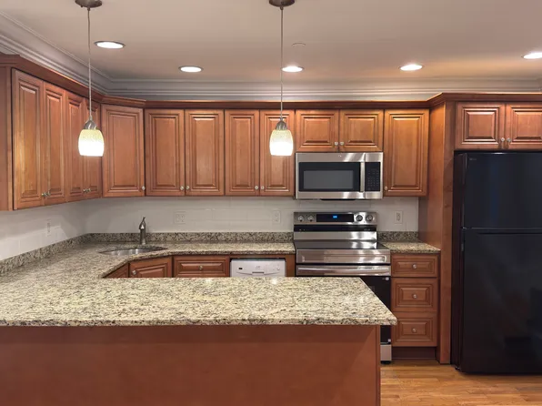 11 Salem St APT A, Woburn, MA 01801