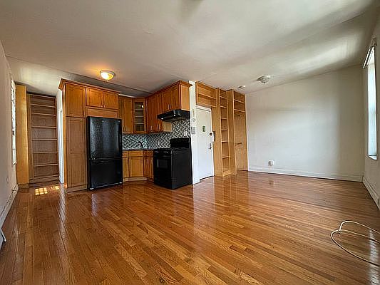3rd image of 820 Wyckoff Ave APT 2R