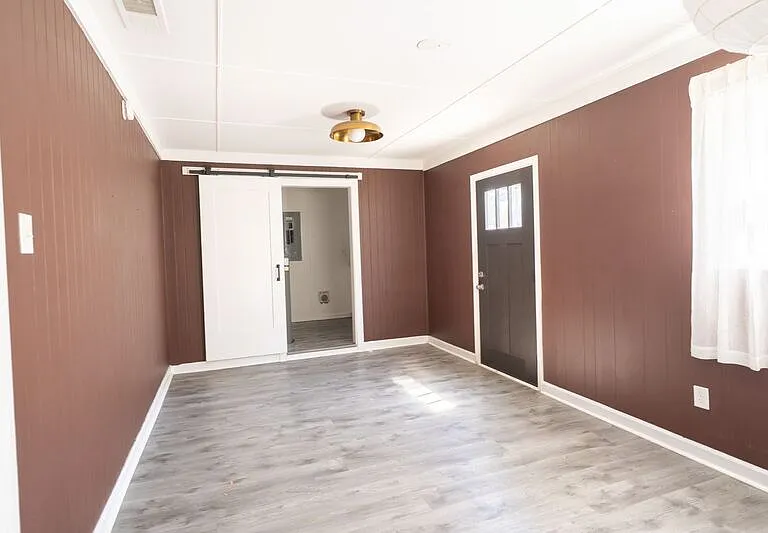 20 Ventura Blvd — Photo 15