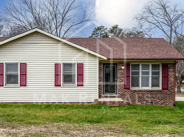 715 W Pine Cir, Statesville, NC 28677