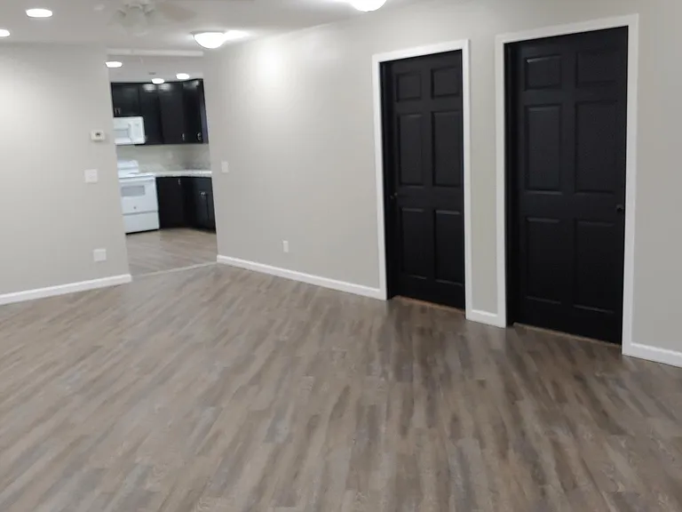 609A S Main St — Photo 3