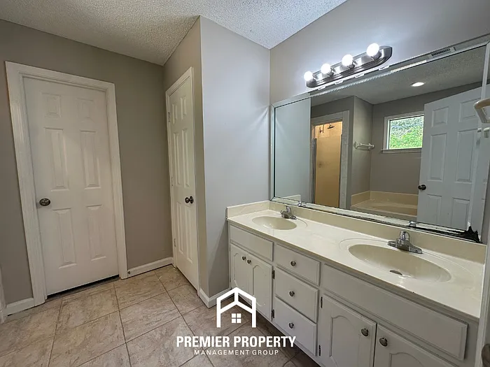993 Nolan Ln — Photo 13