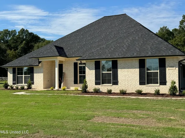 13564 Pebble Ridge Dr, Byhalia, MS 38611