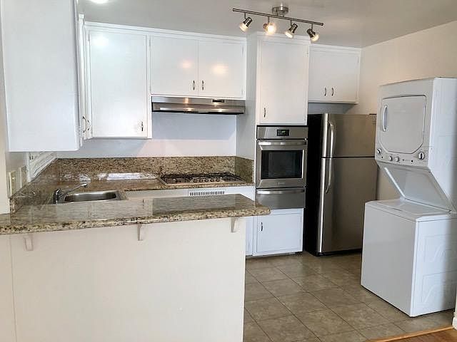 1st image of 4117 Crest Dr
