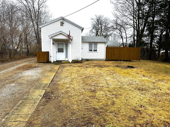 7 & 7R N Washington Ave E, Niantic, CT 06357